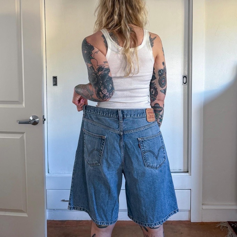 Vintage Y2K Levi's 550 denim shorts - Picture 8 of 8